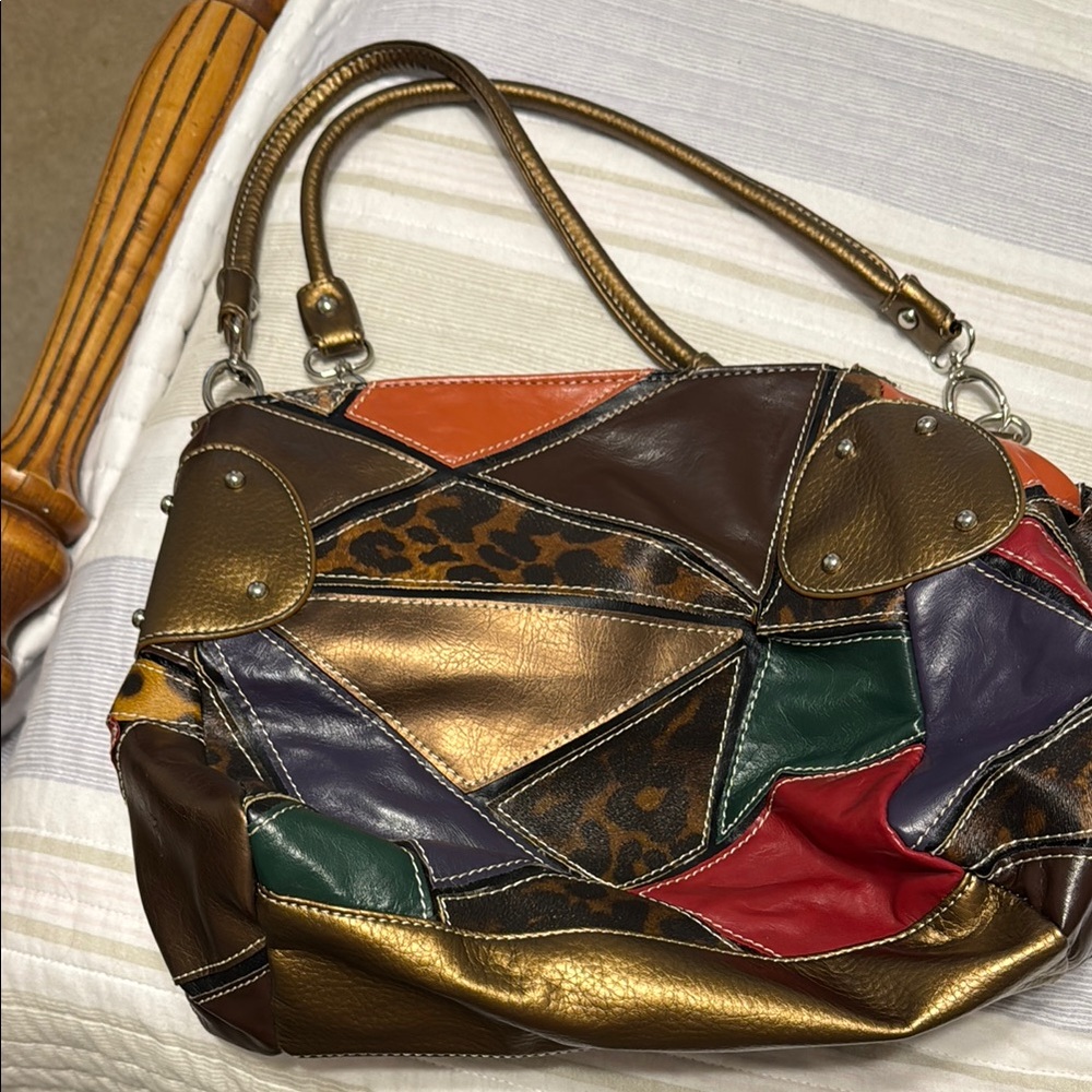 Bueno Black Shoulder Bag with Sleek Design
